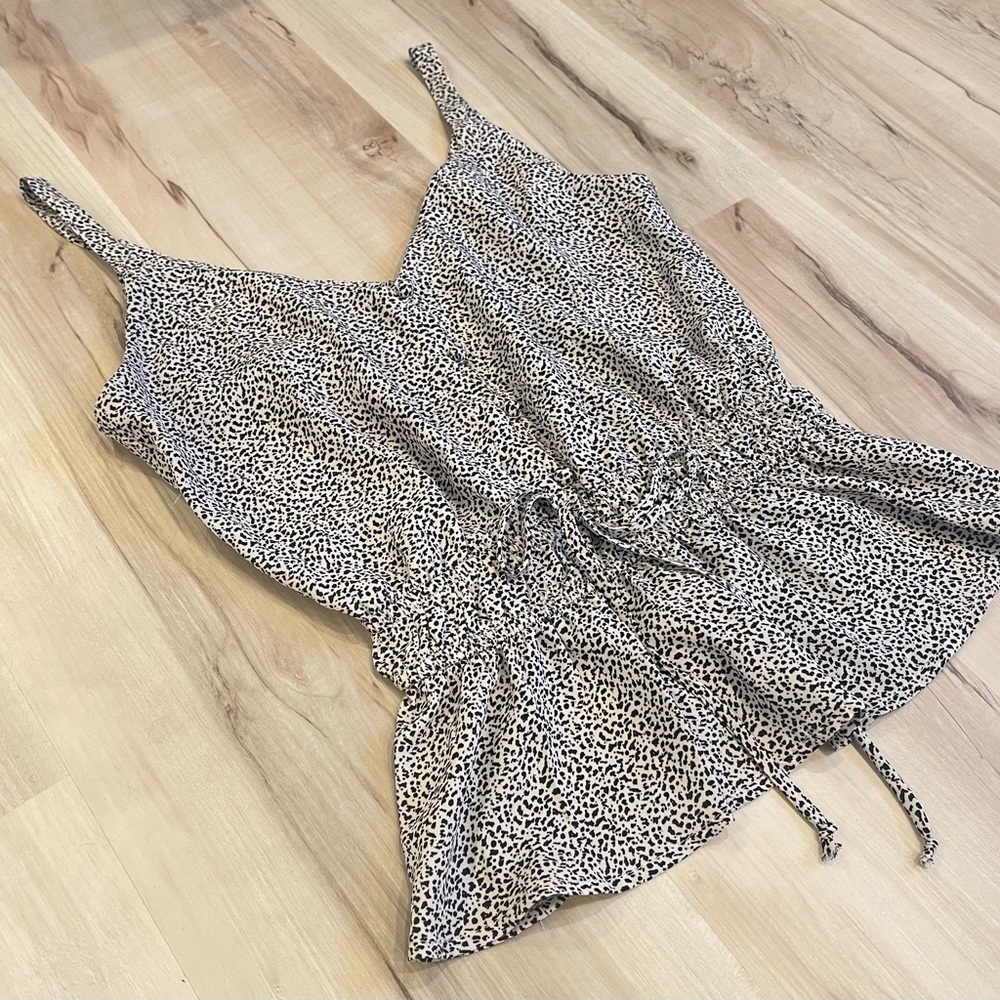 Peplum Top Spotted Print in black and white
